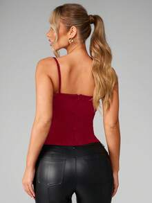 MISSGUIDED 缎面胸部细节吊带背心，心形领口，可调节细肩带，适合晚宴场合 - 酒紅色 - 查看 2