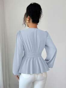 Elenzga 女士缎面V领收腰圆环装饰长袖衬衫，优雅精致，适合秋季、冬季穿着，也适合上学、音乐会、圣诞节、商务休闲、教师、外出等场合。 - 淺藍色 - 查看 2