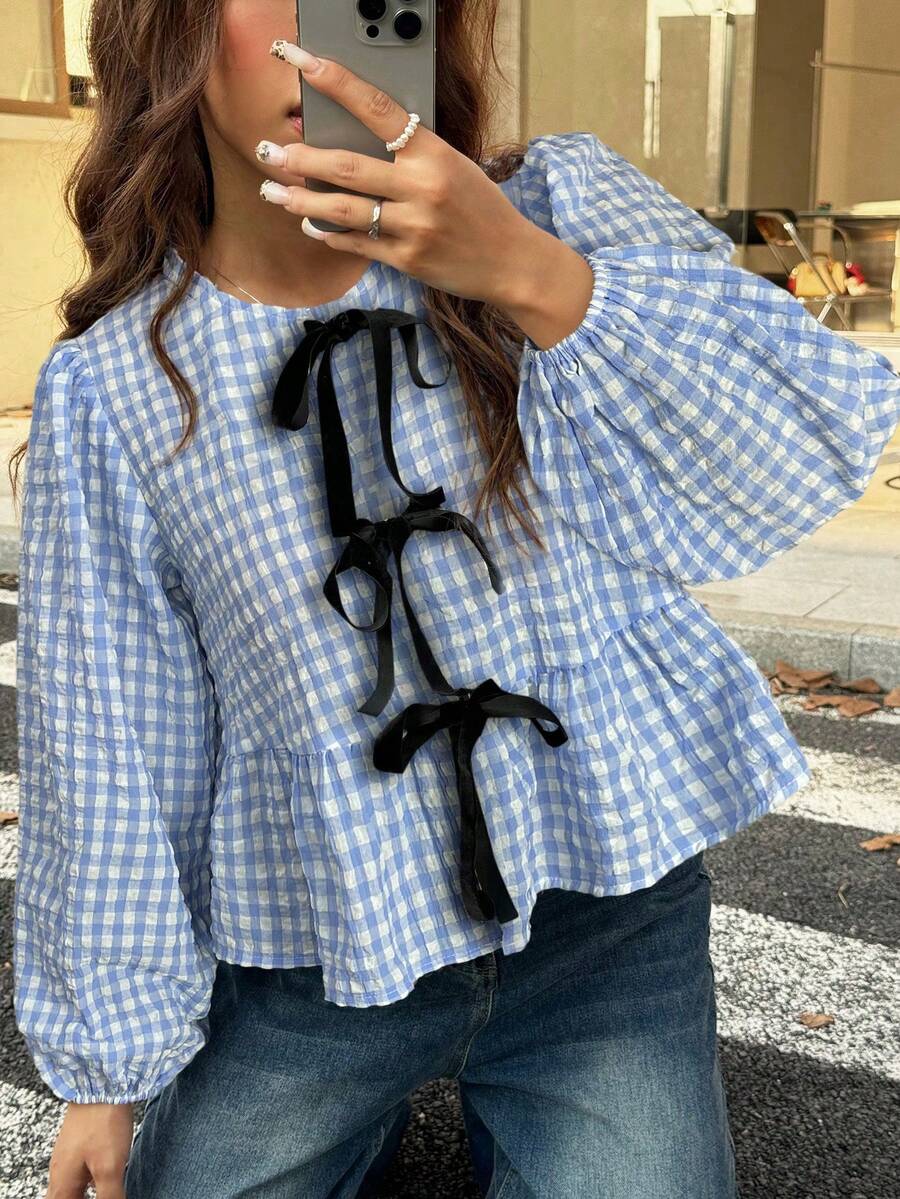SHEIN EZwear 女士复古时尚黑白格子前襟天鹅绒系带泡泡袖宽松衬衫 - 藍白色 - 查看 1