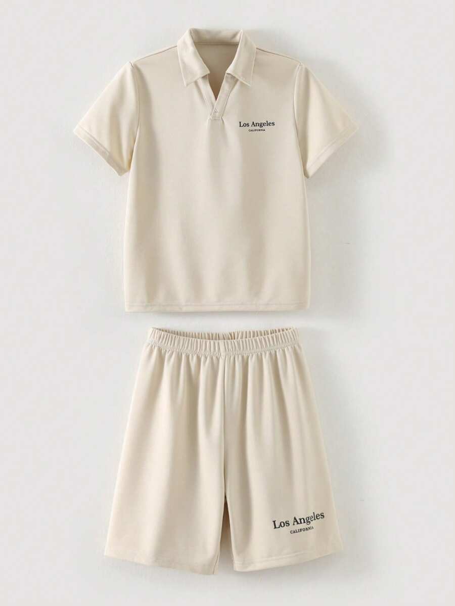SHEIN 两件套男童舒适休闲 Polo 衫（带领）和短裤套装，适合户外玩耍、街头摄影、聚会和城市漫步。