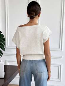 Serisse Áo len nữ màu trơn thời trang thanh lịch, kiểu dáng giản dị, vai bất đối xứng, đính hoa, tay ngắn, thích hợp cho kỳ nghỉ, áo len dệt kim họa tiết hoa thủ công, áo len thường ngày, mùa xuân, có thể mặc ngoài/trong nhà, mặc hàng ngày, áo len dệt kim cho kỳ nghỉ hè, khu nghỉ dưỡng. - Màu be - Xem 2