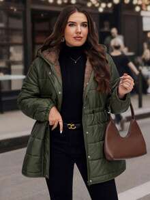 SHEIN LUNE Manteau d'hiver en polaire à capuche avec cordon de serrage à la taille et poches, grande taille. Manteau d'hiver pour femmes, idéal pour Noël. Manteau long pour femmes. Manteau femme vert olive. Vêtement d'extérieur femme chaud et coupe-vent, confortable et polyvalent.