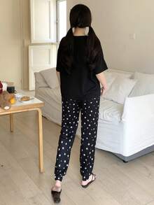 SHEIN Bộ đồ ngủ 2 món cho bé gái tuổi teen, gồm áo thun cổ tròn và quần ống rộng in hình mây và sao, thích hợp mặc ở nhà vào mùa xuân/hè. - Đen và trắng - Xem 2