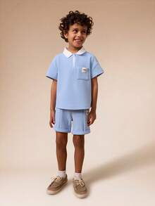 SUMWON Jungen Poloshirt mit Kragen und passende Shorts Set mit Brusttasche und Reißverschluss-Leiste, sommerliches, lässiges, aufeinander abgestimmtes Outfit für Kinder - Blau - Übersicht 1