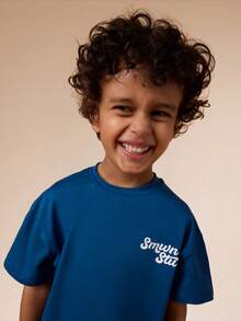 SUMWON 男童 Milano 汽车印花圆领短袖 T 恤，经典漂移未来传奇设计，休闲日常穿着 - 藍色 - 查看 4