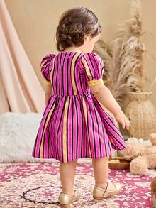 SHEIN Bao gồm một bộ 2 băng đô lưới; Váy tím kiểu retro với họa tiết công chúa hoạt hình dễ thương, sọc và tay phồng, thêu hoa cổ điển thanh lịch, váy dài tay truyền thống tối giản cho bé gái kiểu Ả Rập phù hợp cho mùa xuân/hè, váy dài tay kín đáo thanh lịch, áo Abaya cầu nguyện, thoải mái dễ chịu, trang phục thường ngày, phong cách nghỉ dưỡng, áo Kaftan kín đáo. - màu đen - Xem 2