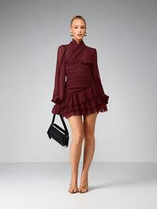 MISSGUIDED 露背吊带褶皱腰身迷你连衣裙，层叠荷叶边下摆，长袖雪纺材质，适合派对晚宴场合 - 酒紅色 - 查看 4