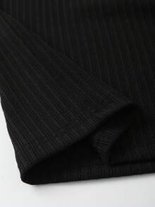 Manfinity Homme Men's Elegant Black Ribbed Fabric Short Sleeve Zip-Up Polo Shirt And Drawstring Elastic Waist Shorts 2-Piece Set, Suitable For Dates, Casual Vacations, Dining, Office, Business, Popular Spring/Summer Style, Great For Self-Wear Or Gift - Black - View 5