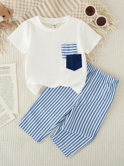 SHEIN 男婴春季休闲度假短袖圆领针织拼接撞色口袋上衣+蓝色条纹宽松裤T恤套装，适合休闲度假日常穿着