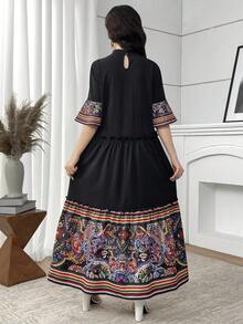 SHEIN Vestido de muñeca con cuello en V y fruncido con parches florales para adolescentes, bata holgada con cuello en V y bloqueo de color, abaya árabe de Oriente Medio, vestido largo para el Día Nacional, adecuado para primavera/verano, vacaciones - Negro - Ver 2