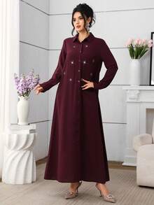 Al Najma Gaun Wanita Model Longgar Gaya Prancis Elegan Vintage Warna Burgundy dengan Hiasan Berlian Imitasi pada Kerah. - Burgundy - View 5