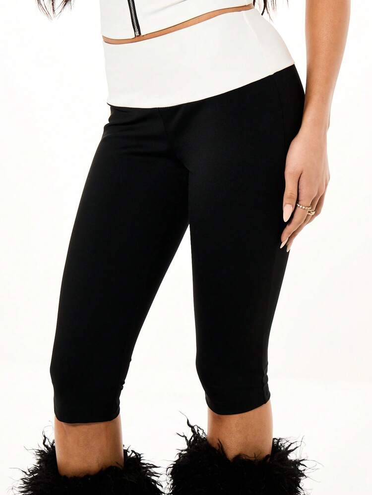 SUMWON WOMEN Contrast Waistband Capri Leggings With Text Detail