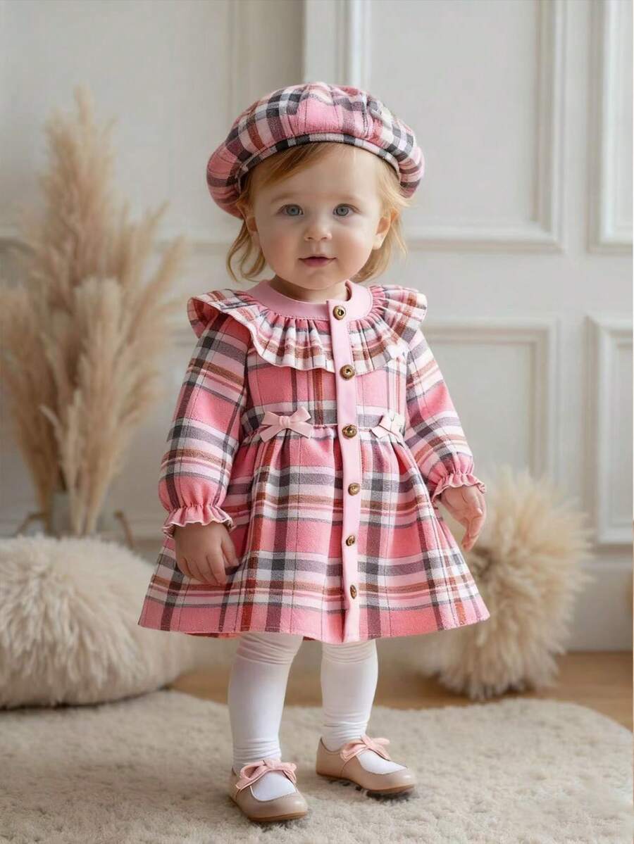 SHEIN Conjunto de vestido y gorro de Navidad para bebé niña con patrón a cuadros de bloques de color, volantes y lazo decorativo - Rosa - Ver 1