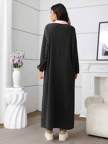 Al Najma 女士灰色撞色领拉链连帽连衣裙，休闲宽松优雅 - 灰色 - 查看 3