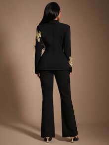 Radiana 女士优雅奢华黑色西装套装 - 金线刺绣西装外套 + 黑色长裤，两件套。精致的3D立体花卉刺绣装饰，适合商务、会议、宴会、派对和正式场合。 - 黑色 - 查看 4