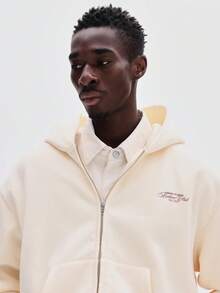 Áo hoodie dáng rộng màu kem SUMWON có khóa kéo, mũ trùm đầu có dây rút và túi giữa, thích hợp cho phong cách đường phố mùa đông thường ngày. - Màu vàng - Xem 4