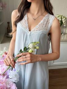 Snug Reverie Áo ngủ không tay cổ chữ V phối ren, có cúc trang trí. - Màu xanh nhạt - Xem 5