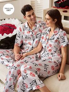 CoupledUp 男士仿丝绸睡衣套装，饰有红色唇印图案 - 白色 - 查看 7