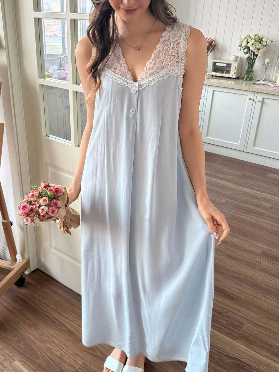 Snug Reverie Áo ngủ không tay cổ chữ V phối ren, có cúc trang trí.