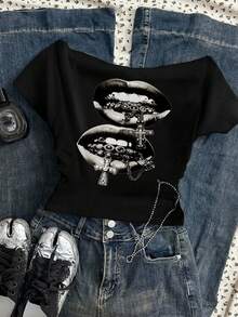 Attitoon Y2K 女款黑色露肩短袖T恤，饰有嘻哈嘴唇和十字架图案 - 褶皱腰部紧身设计，适合春夏穿着，可用于上学、街头、Grunge、朋克、嘻哈、舞蹈、运动、音乐会、派对、约会以及全年叠穿。 - 黑色 - 查看 5