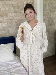 Dazy Plus 大尺碼女款碎花彈性修身長款睡袍，舒適居家春秋冬睡衣洋裝 - 白色 - 查看 1