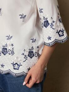 SHEIN VCAY 大码女式波西米亚风蓝色花卉刺绣七分袖衬衫，复古风格早春 - 白色 - 查看 7