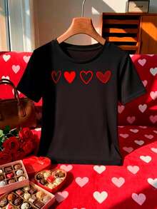 Camiseta de mujer estampada con ilustración lineal de corazones románticos - Negro - Ver 1