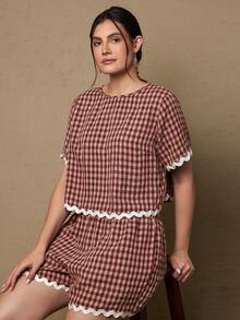 SHEIN VCAY Plus Size Women Plaid Round Neck Short Sleeve Shirt And Shorts Casual 2 Piece Set - Red - View 4