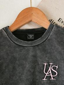 SHEIN Playful Pals مجموعة ملابس علوية جينز مطرزة بأسلوب كاجوال فضفاضة للبنات الصغيرات، لون أسود مغسول، رقبة طاقم، محبوكة بالريب، مثالية للربيع والخريف، بسيطة وأنيقة، متعددة الاستخدامات للإطلالات اليومية والخروجات والتجمعات. وصول جديد للخريف - الأسود - مشاهدة 7