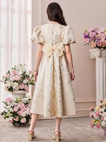 SHEIN Pitira 杏色优雅圆领提花连衣裙，收腰设计，泡泡袖，适合少女穿着，可作宫廷派对礼服，也适合晚宴和婚礼等场合。 - 杏色 - 查看 2