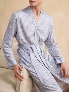 SHEIN 男士灰色条纹双口袋浴袍一件 - 灰色 - 查看 6