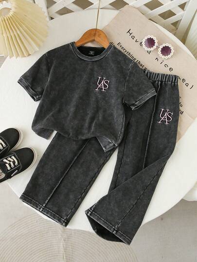 Young Girls' Black Washed Casual Loose Cute English Embroidery Crew Neck Ribbed Knit Denim Top @ Casual Loose Embroidered Wide Leg Jeans Set. A Must-Have For Fashionable Young Girls, Suitable For Spring And Autumn, Simple And Stylish, Versatile For Daily OOTD, Outings, Gatherings. New Arrival For Autumn