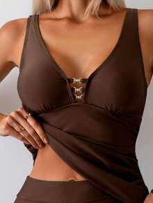 SHEIN Swim Conjunto de bikini casual de vacaciones en la playa para mujer con parte superior de tankini con volantes y tirantes gruesos de unicolor y Bottom de short alto, primavera/verano - Café integral - Ver 4