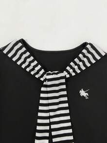 SHEIN Franclia 女士短袖黑色V领T恤，采用条纹图案和刺绣设计的针织面料，领口为水手领，休闲百搭，优雅时尚，适合夏季度假穿着。另有黑白条纹上衣和黑色可爱休闲上衣可供选择。 - 黑色 - 查看 4