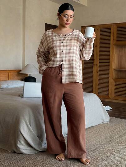 Dazy Plus 两件套休闲格子睡衣套装，宽松圆领上衣和格子裤，大码女式春秋季睡衣