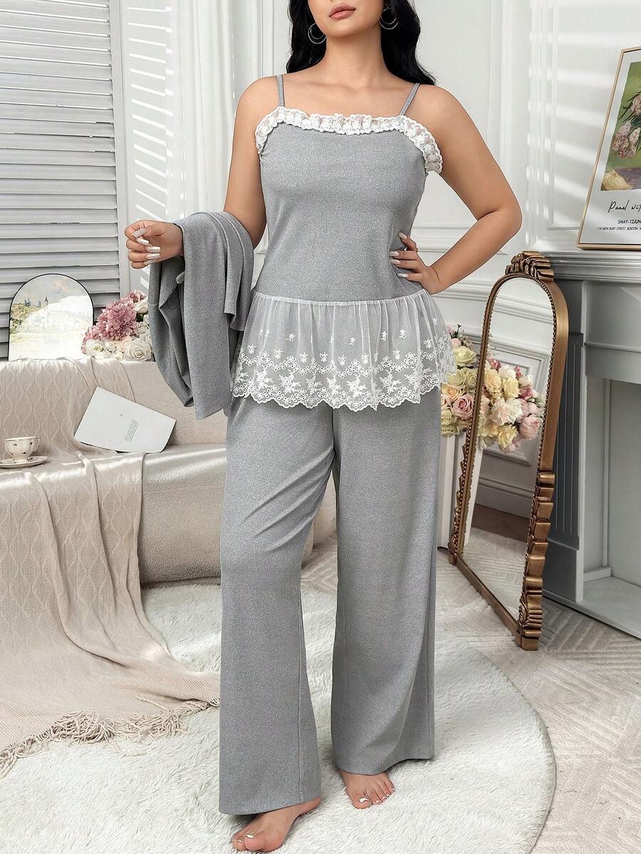 Dazy Plus Set elegant de casă 3 piese: camisol lejer din dantelă contrastantă, cardigan solid, pantaloni drepți, pijamale de primăvară/toamnă pentru femei mărime mare - Gri - Vizualizare 1