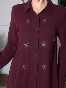 Al Najma Gaun Wanita Model Longgar Gaya Prancis Elegan Vintage Warna Burgundy dengan Hiasan Berlian Imitasi pada Kerah. - Burgundy - View 3