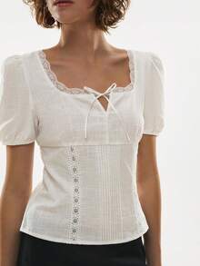 Poéselle 女士优雅白色蕾丝边棉质衬衫，白色棉质休闲衬衫，情人节、度假、春夏皆宜，方领衬衫 - 白色 - 查看 4