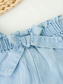 女婴休闲宽松圆领牛仔上衣，浅蓝色水洗，饰有花卉刺绣；宽松腰部牛仔短裤，饰有蝴蝶结，适合休闲、聚会、日常、上学、度假、通勤、居家等场合，秋季新品 - 淺色水洗藍 - 查看 9