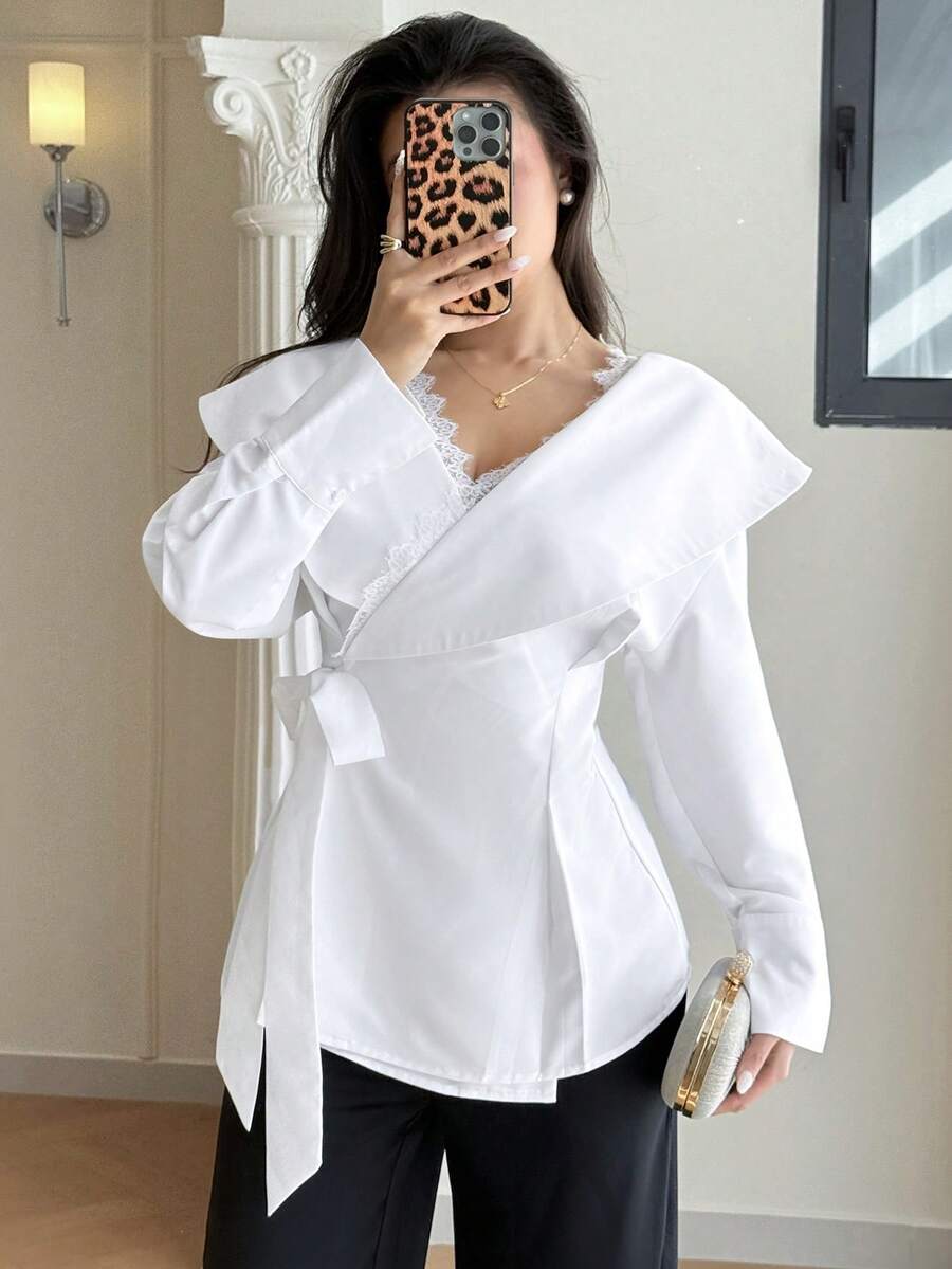 Modelyn 不对称落肩系带蝴蝶结装饰腰部荷叶边拼接优雅休闲上衣，适合日常穿着、派对和假日活动。 - 白色 - 查看 1