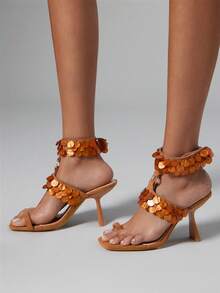 SHUZIA 女士极简主义踝带细高跟凉鞋，饰有贝壳装饰 - 駝色 - 查看 4