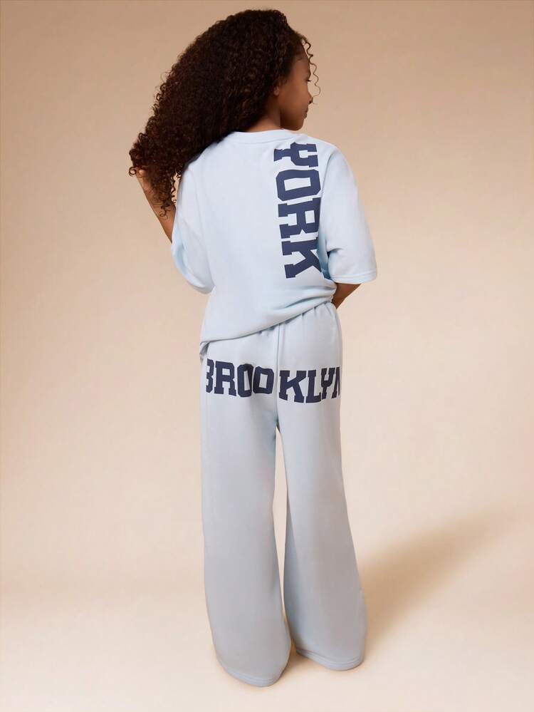 ニューヨークのグラフィックが入ったオーバーサイズのツーピースセット