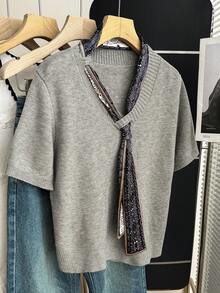 Franclia Áo sơ mi cổ chữ V tay ngắn dáng rộng cổ điển, kiểu dáng nhiều lớp, dễ phối đồ, phong cách công sở Hàn Quốc tối giản, thắt nơ phía trước, màu trung tính, có thể mặc riêng hoặc phối cùng khăn choàng để tạo vẻ ngoài tinh tế, phù hợp cho cả công sở và dạo phố. - Xám - Xem 8