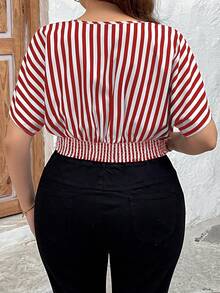 SHEIN Clasi 优雅通勤商务时尚女装百搭畅销条纹面料简约褶皱露背设计黑白大码衬衫，春夏秋三季皆宜 - 紅色 - 查看 2