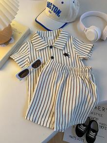 SHEIN 男婴夏季翻领开衫套装（2件套），上衣：黑白条纹短袖翻领衬衫，下装：黑白条纹短裤，休闲度假装 - 棕色 - 查看 1