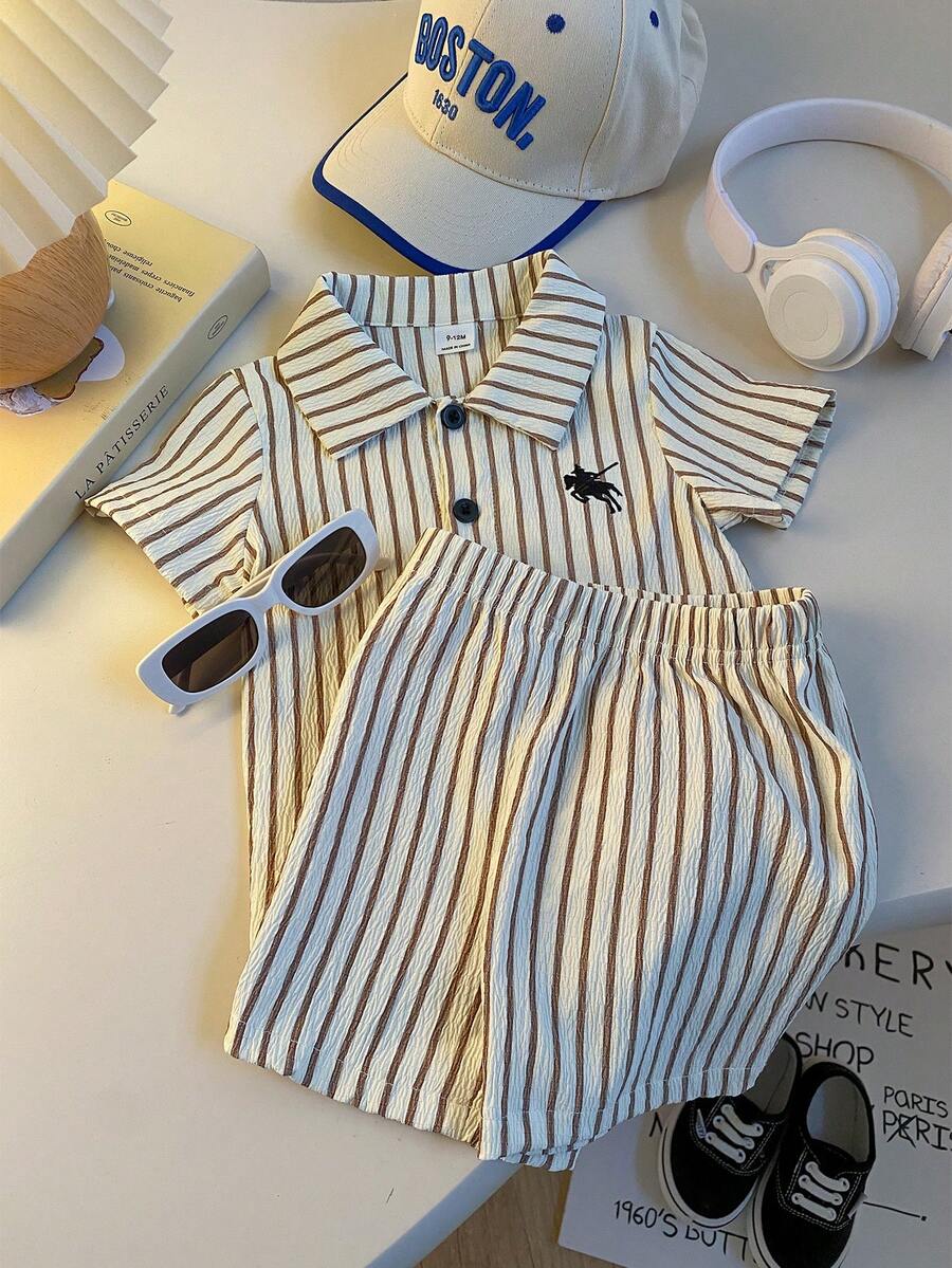SHEIN 男婴夏季翻领开衫套装（2件套），上衣：黑白条纹短袖翻领衬衫，下装：黑白条纹短裤，休闲度假装 - 棕色 - 查看 1