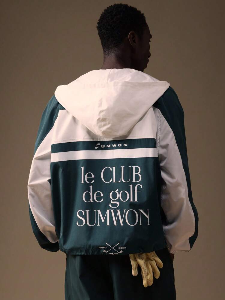 Windjacke mit Kapuze und farblich abgesetzten Einsätzen