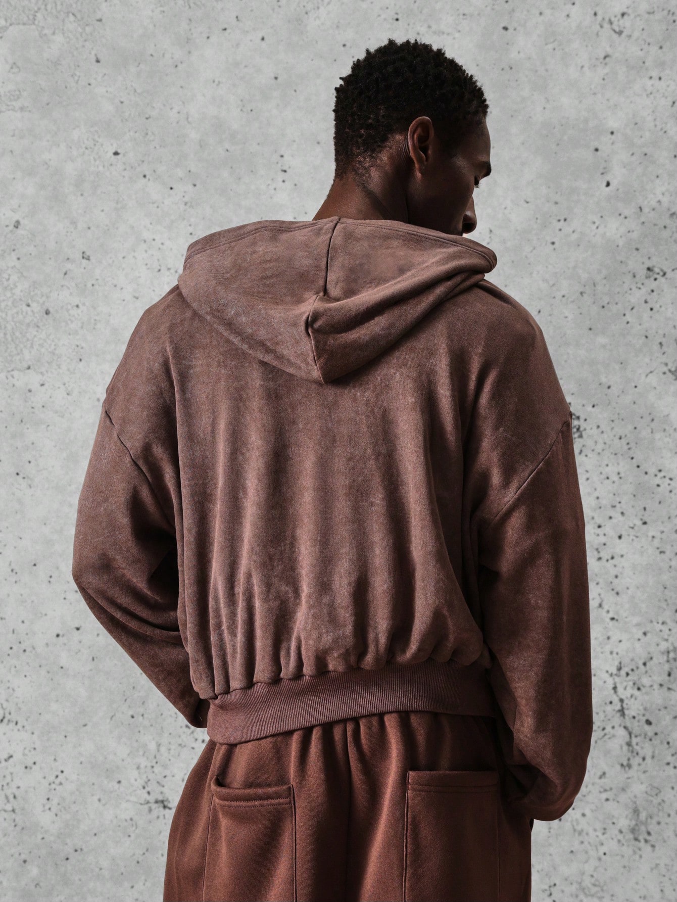 Sweat à capuche oversize marron délavé avec poche centrale