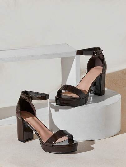 SHUZIA Damskie sandały z szerokim, lakierowanym PU, okrągłym noskiem i grubym paskiem na obcasie blokowym