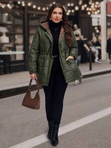 SHEIN LUNE Manteau d'hiver en polaire à capuche avec cordon de serrage à la taille et poches, grande taille. Manteau d'hiver pour femmes, idéal pour Noël. Manteau long pour femmes. Manteau femme vert olive. Vêtement d'extérieur femme chaud et coupe-vent, confortable et polyvalent.